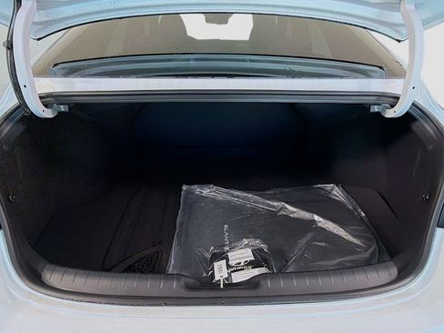 Used 2025 Hyundai Elantra Sport image 25