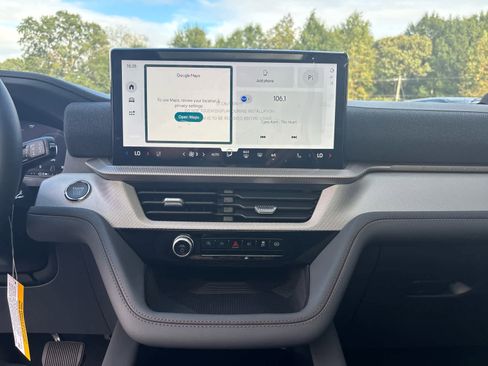 New 2025 Ford Explorer Active w/ Active Comfort Package image 12