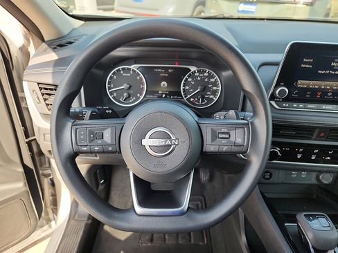 Used 2024 Nissan Rogue S FWD image 16