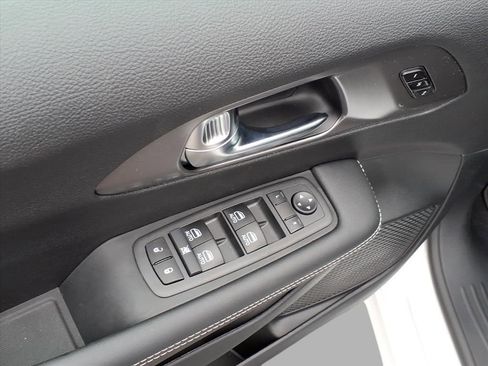 New 2026 Chrysler Pacifica Select image 21