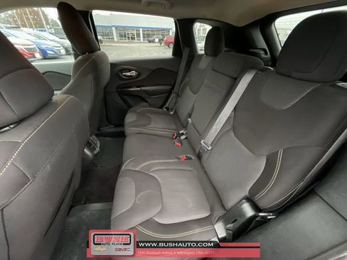 Used 2017 Jeep Cherokee Latitude w/ Comfort & Sound Group image 23