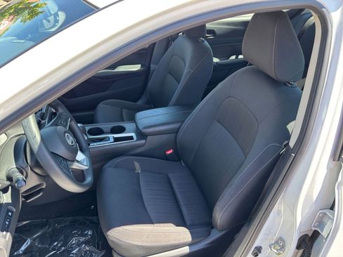 Used 2025 Nissan Altima 2.5 SV FWD image 37