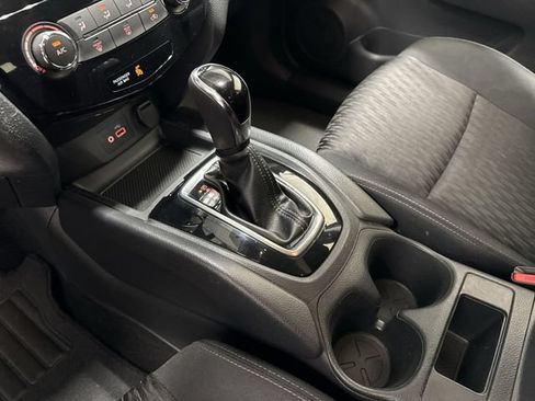 Used 2018 Nissan Rogue S FWD image 19