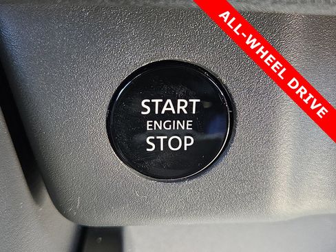 Used 2024 Nissan Rogue SV image 19