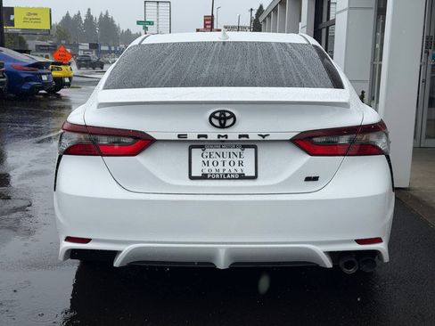 Used 2024 Toyota Camry SE FWD image 4
