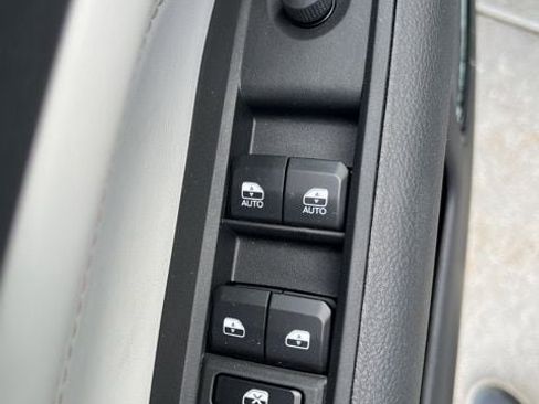 Used 2024 Jeep Compass Limited image 16