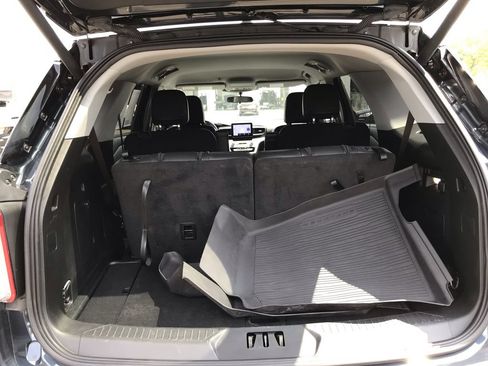 Used 2024 Ford Explorer XLT w/ Equipment Group 202A AWD/4WD image 27