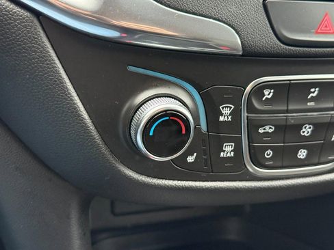 Used 2019 Chevrolet Equinox LT FWD image 23