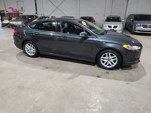 Used 2015 Ford Fusion SE FWD image 15
