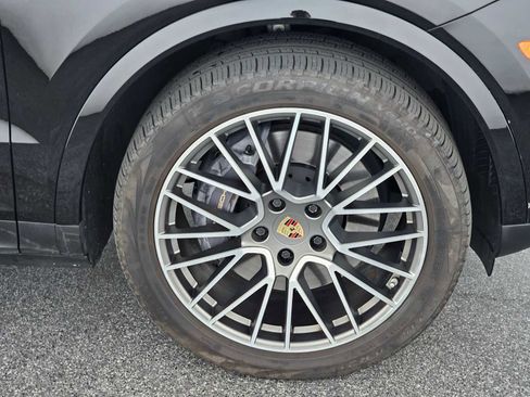 Used 2023 Porsche Cayenne Platinum Edition image 9