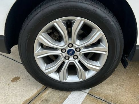 Used 2021 Ford Edge Titanium FWD image 32