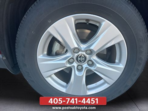Used 2020 Toyota RAV4 LE w/ All Weather Liner Package AWD/4WD image 22