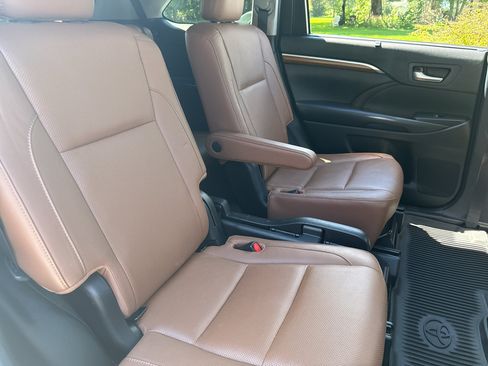 Used 2019 Toyota Highlander Limited Platinum AWD/4WD image 33