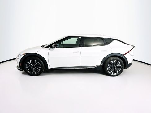 Used 2024 Kia EV6 Light RWD image 4