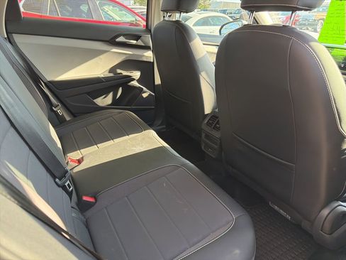 Used 2022 Volkswagen Taos SE image 6