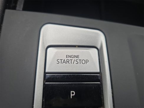 Used 2024 Volkswagen Atlas SE image 23