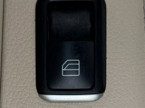 Used 2014 Mercedes-Benz E 350 4MATIC Sedan image 31