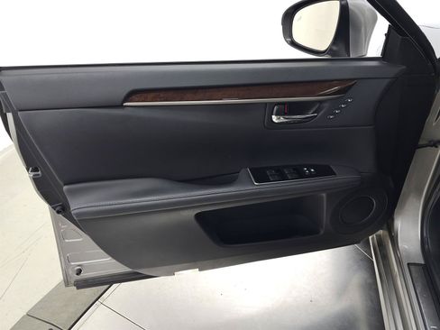 Used 2017 Lexus ES 350 w/ Luxury Package FWD image 13