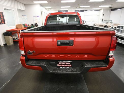 Used 2017 Toyota Tacoma SR w/ SR Convenience Package AWD/4WD image 6