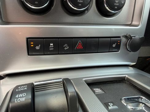 Used 2010 Jeep Liberty Limited w/ Tire & Wheel Group AWD/4WD image 19