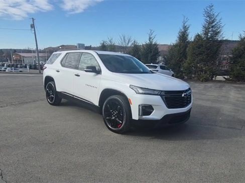 Used 2023 Chevrolet Traverse Premier w/ Redline Edition image 3