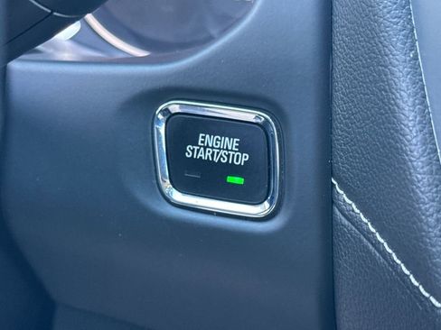 Certified 2023 GMC Acadia SLT image 30