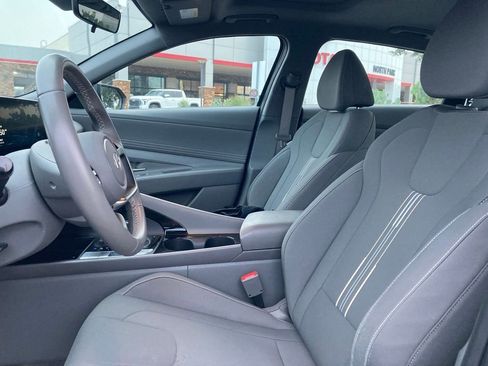 Used 2025 Hyundai Elantra SEL FWD image 8