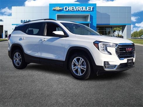 Used 2022 GMC Terrain SLE w/ Driver Convenience Package image 1