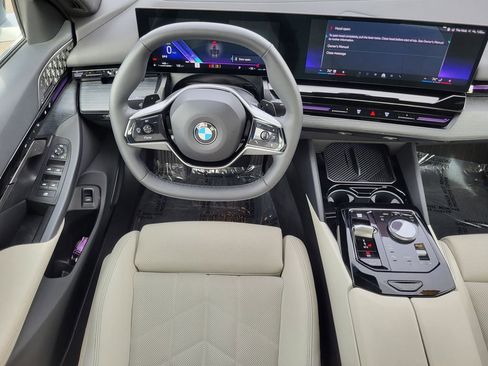 Certified 2025 BMW 530i xDrive 530i xDrive w/ Premium Package image 31