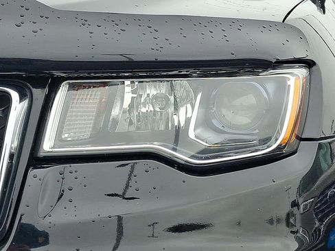 Used 2017 Jeep Grand Cherokee Limited AWD/4WD image 10