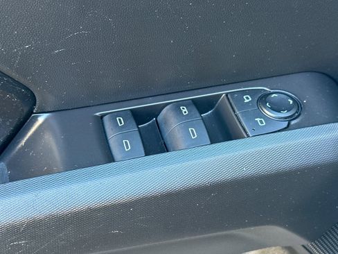 Used 2024 Chevrolet Colorado LT w/ LT Convenience Package image 12