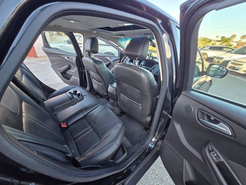 Used 2012 Ford Focus Titanium FWD image 32