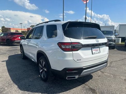 Used 2023 Honda Pilot Touring image 5