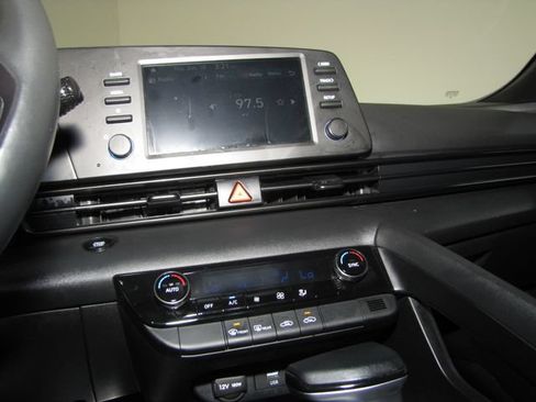 Used 2025 Hyundai Elantra Sport FWD image 7