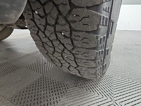 Used 2024 Chevrolet Silverado 2500 Custom w/ Custom Value Package image 38