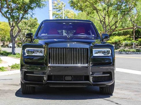 Used 2021 Rolls-Royce Cullinan Black Badge AWD/4WD image 2