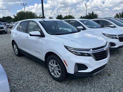 Used 2023 Chevrolet Equinox LT w/ LPO, Floor Liner Package AWD/4WD image 2