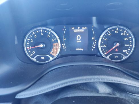 Used 2020 Jeep Renegade Latitude w/ Cold Weather Group image 21