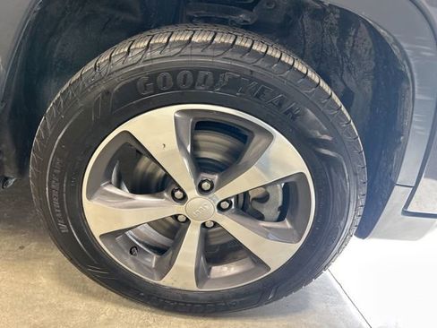 Used 2020 Jeep Cherokee Limited image 4