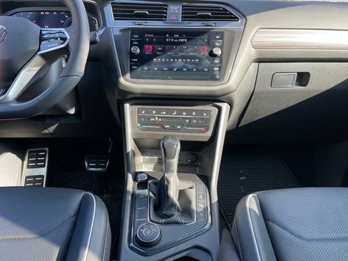 Used 2022 Volkswagen Tiguan SEL R-Line image 11