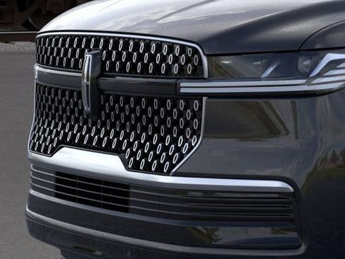 New 2026 Lincoln Navigator Reserve AWD/4WD image 17