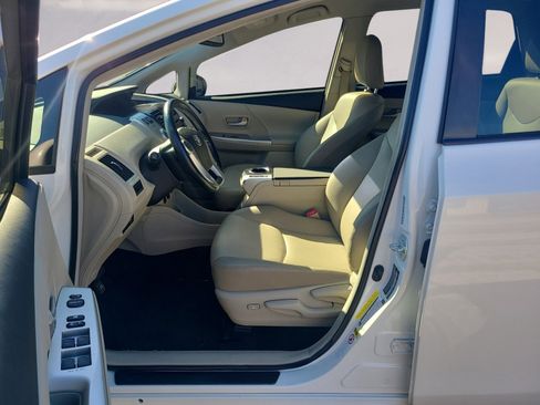 Used 2014 Toyota Prius V Three image 11