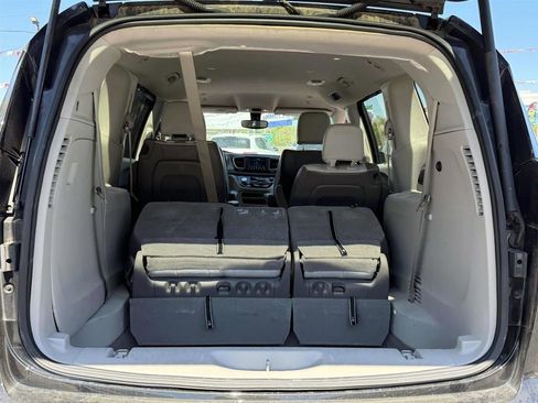 Used 2021 Chrysler Voyager Lxi FWD image 5