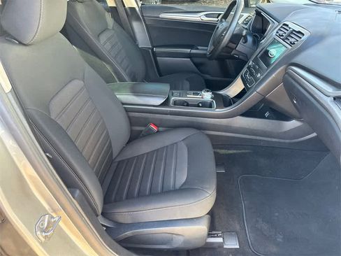 Used 2020 Ford Fusion SE image 12