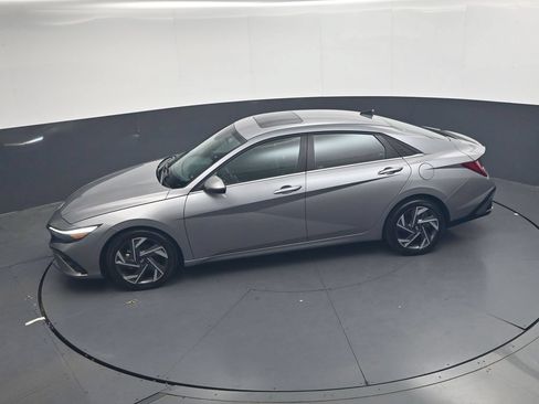 Used 2025 Hyundai Elantra Limited FWD image 23