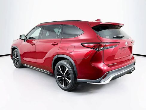 Used 2022 Toyota Highlander XSE AWD/4WD image 4