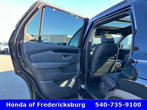 Certified 2025 Honda Pilot TrailSport image 34