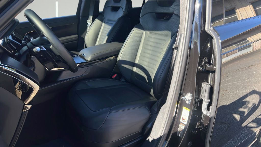 Used 2024 Land Rover Range Rover Sport AWD/4WD image 12