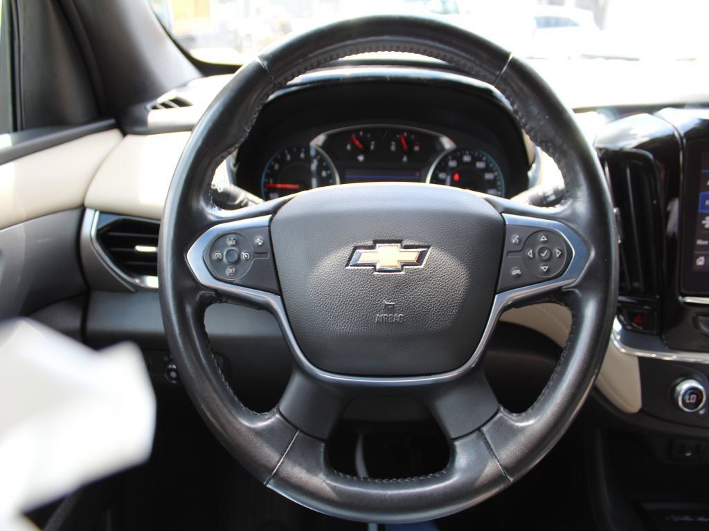 Used 2022 Chevrolet Traverse LT FWD image 18