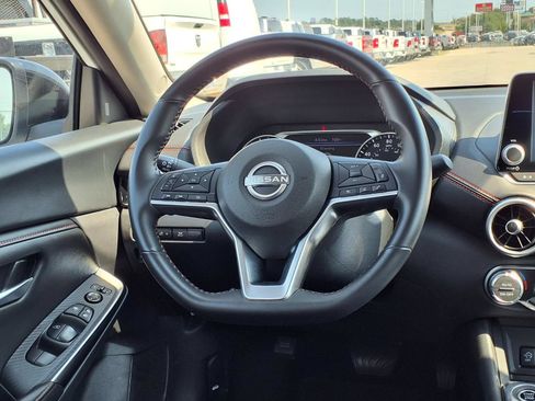 Used 2025 Nissan Sentra SR FWD image 12